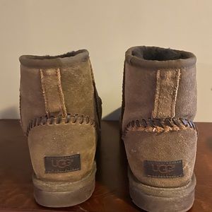 Ugg short classic boots.